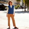 chaleco-sin-manga-azul-mujer-look-completo-yordall Chaleco sin manga azul mujer tejido trenzado cuello V con pantalón camel — Yordall Chile