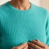 polera-alpaca-celeste-detalle-tejido-trenzado-yordall polera-lana-alpaca-celeste-mujer-yordall
