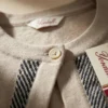 cardigan-beige-mujer-detalle-boton Chaleco Hilo Beige · Botones · Cardigan Mujer · Yordall