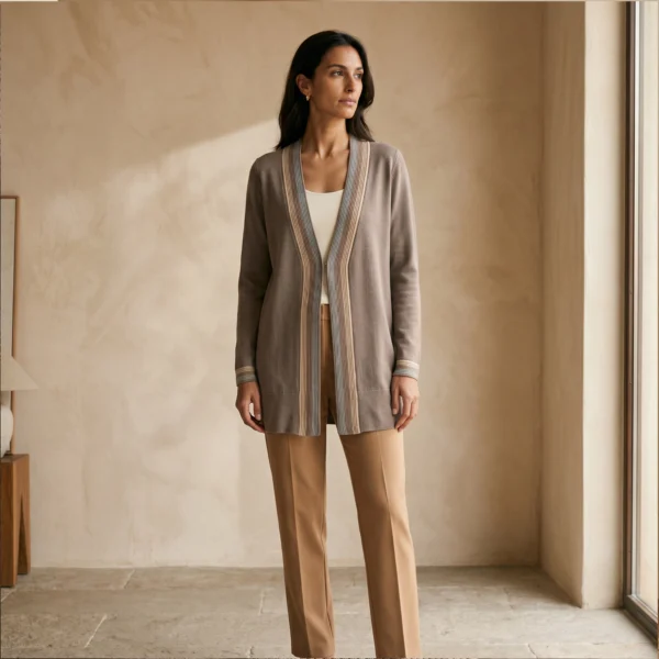 chaleco-largo-alpaca-taupe-mujer-cuerpo-completo-yordall chaleco largo lana alpaca mujer chile