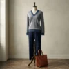 polera-cuello-v-gris-mujer-maniqui-atelier Polera Hilo Gris · Cuello V · Manga Larga · Yordall