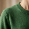 polera-lana-alpaca-verde-mujer-detalle-tejido Polera Lana Alpaca Verde · Cuello Redondo · Yordall