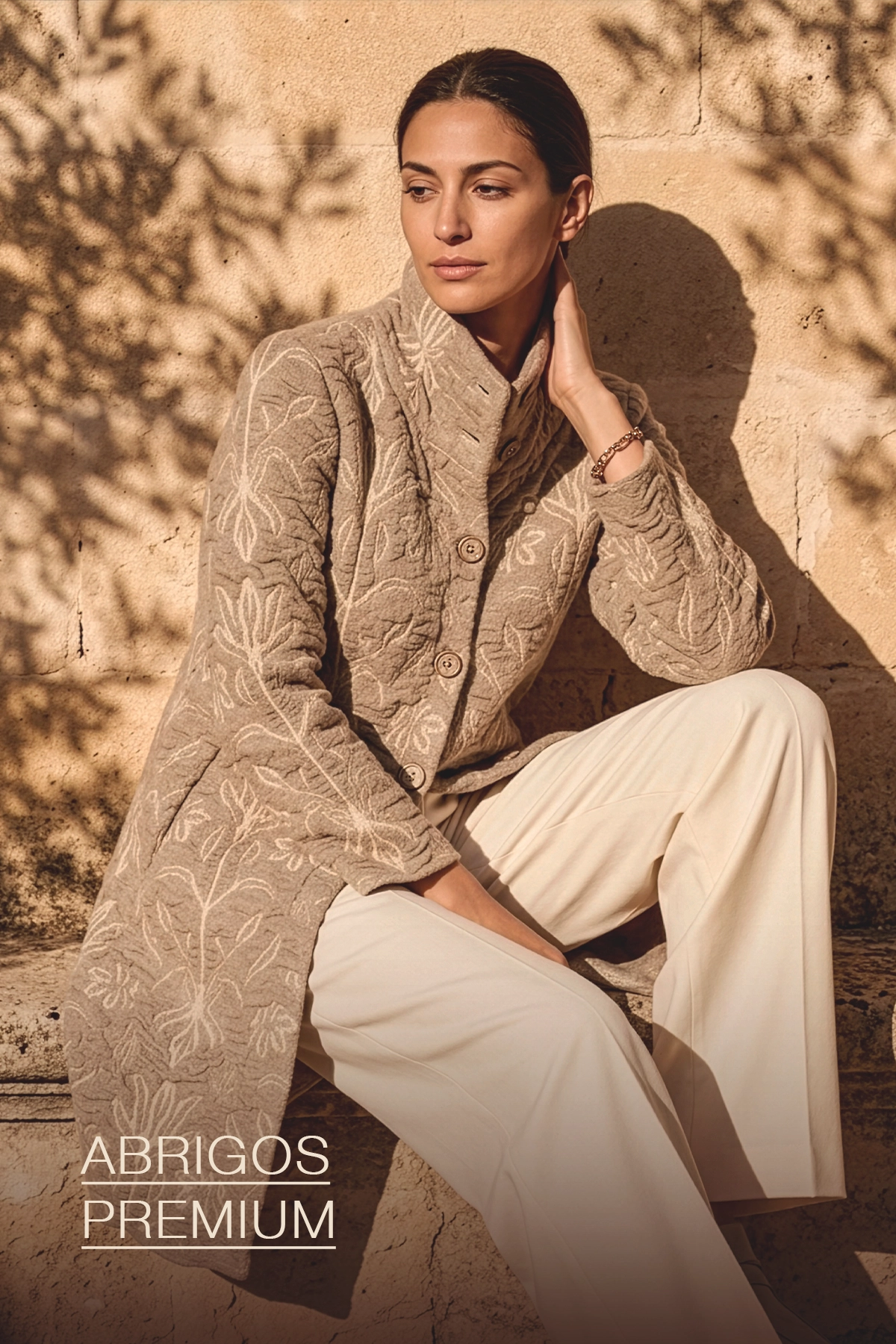 Categoría abrigos premium mujer lana alpaca beige bordado floral - Yordall Chile