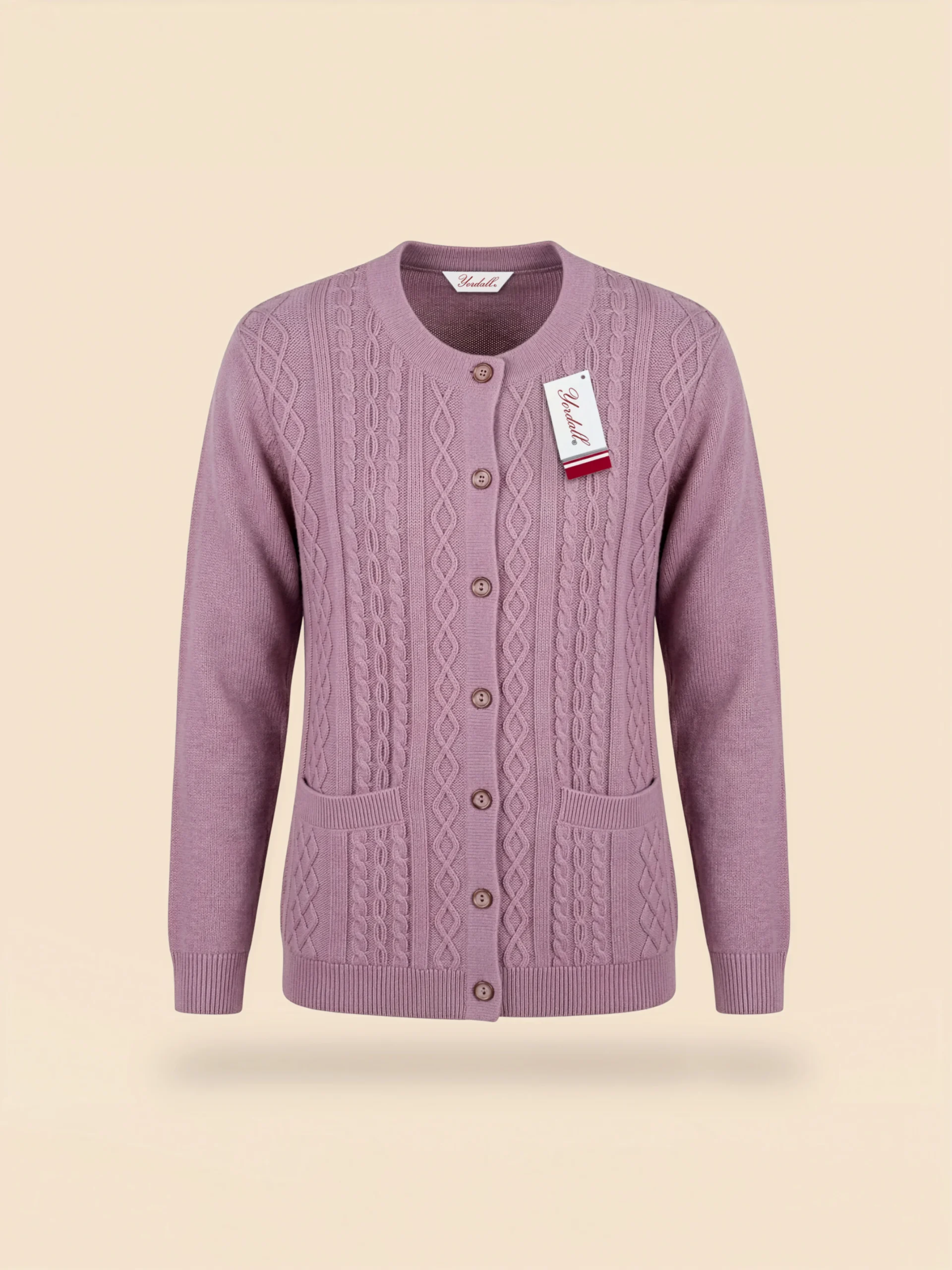 Cardigan lila de botones en lana para mujer sobre fondo crema – Yordall Chile