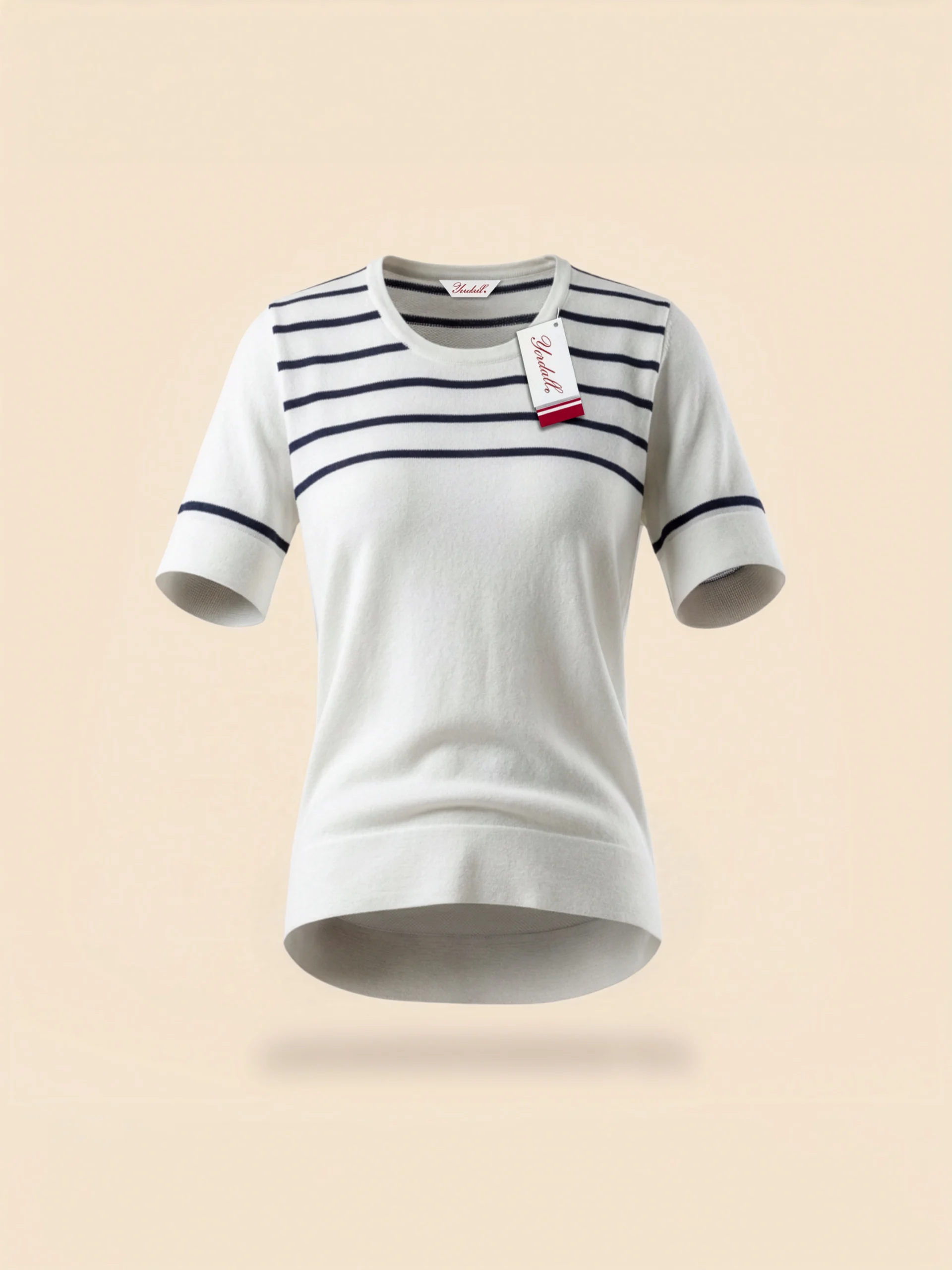Polera rayada blanca y azul en tejido bouclé para mujer sobre fondo crema – Yordall Chile