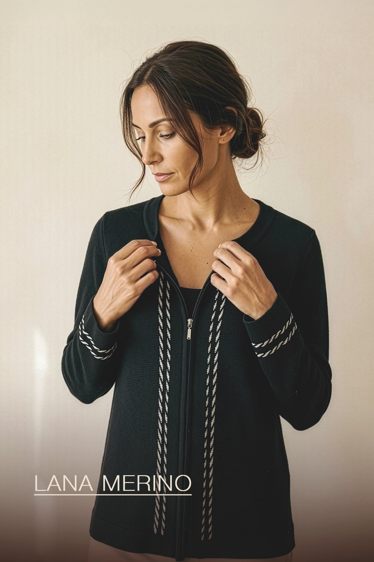 Cardigan de lana merino negro con costura decorativa — Tejidos Premium Yordall Chile
