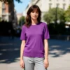 Polera hilo morada mujer manga corta cuello redondo look casual — Yordall Chile