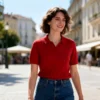 polera-manga-corta-roja-mujer-look-completo-yordall copia Polera manga corta roja mujer cuello polo con jeans look casual urbano — Yordall Chile